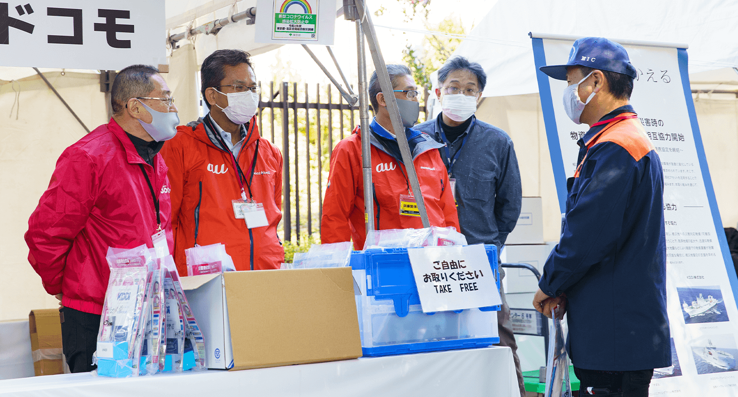3社の担当者が意見交換する場面